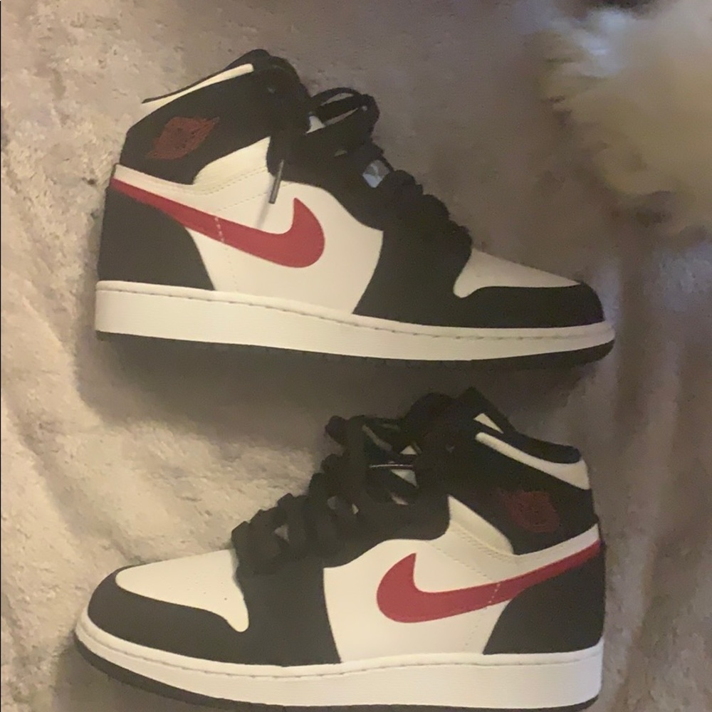 Air Jordan 1 GS 5Y Red White Black
